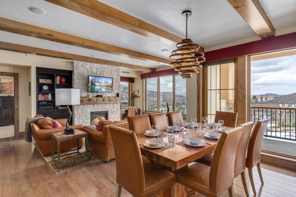 Six-Bedroom Apartment interior